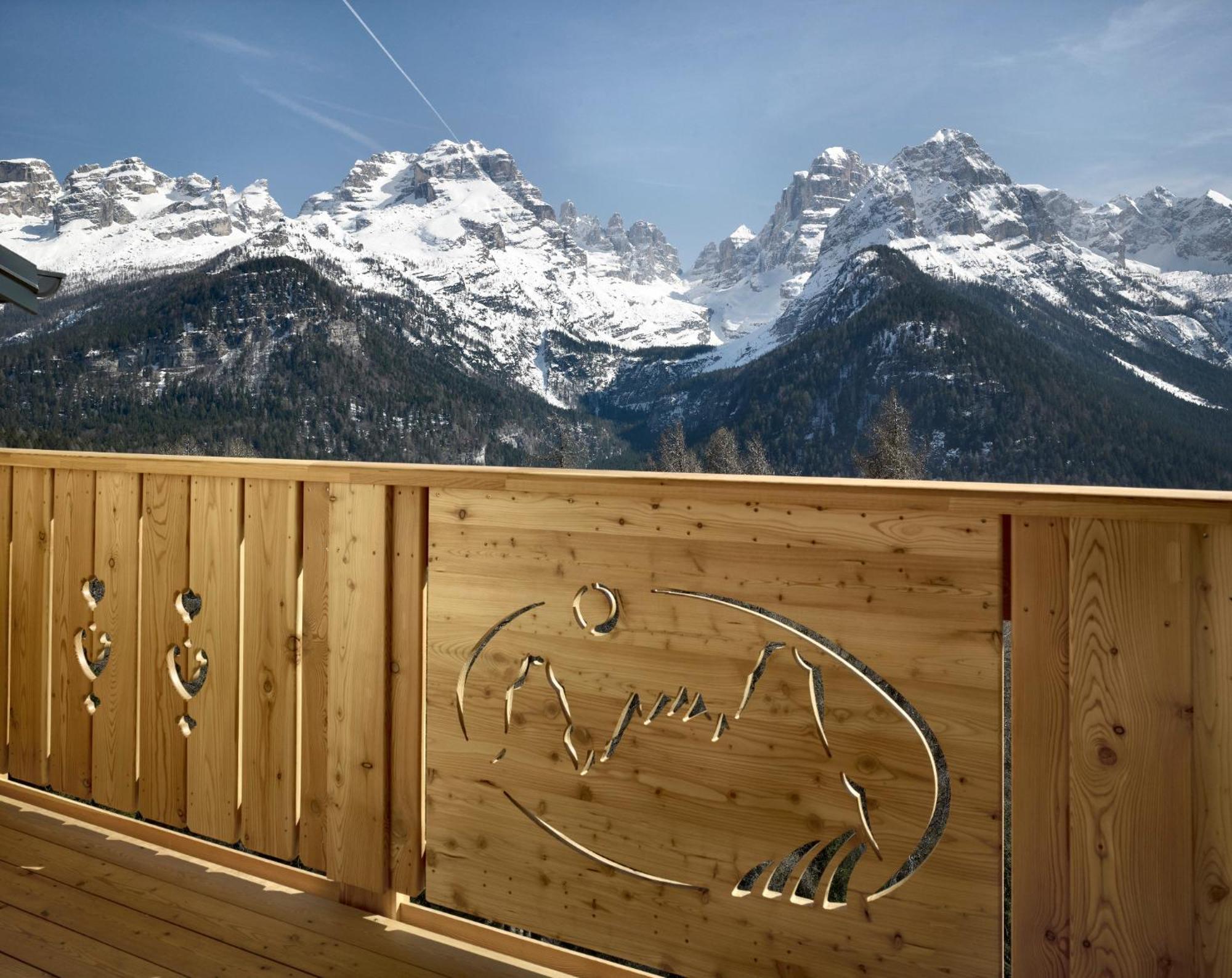 Camera Ampia Matrimoniale/Doppia con Letti Singoli con Vista Montagna